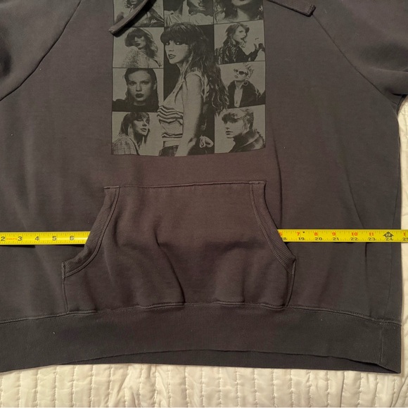 Taylor Swift eras tour concert hoodie oversized black kangaroo pocket - Picture 8 of 16